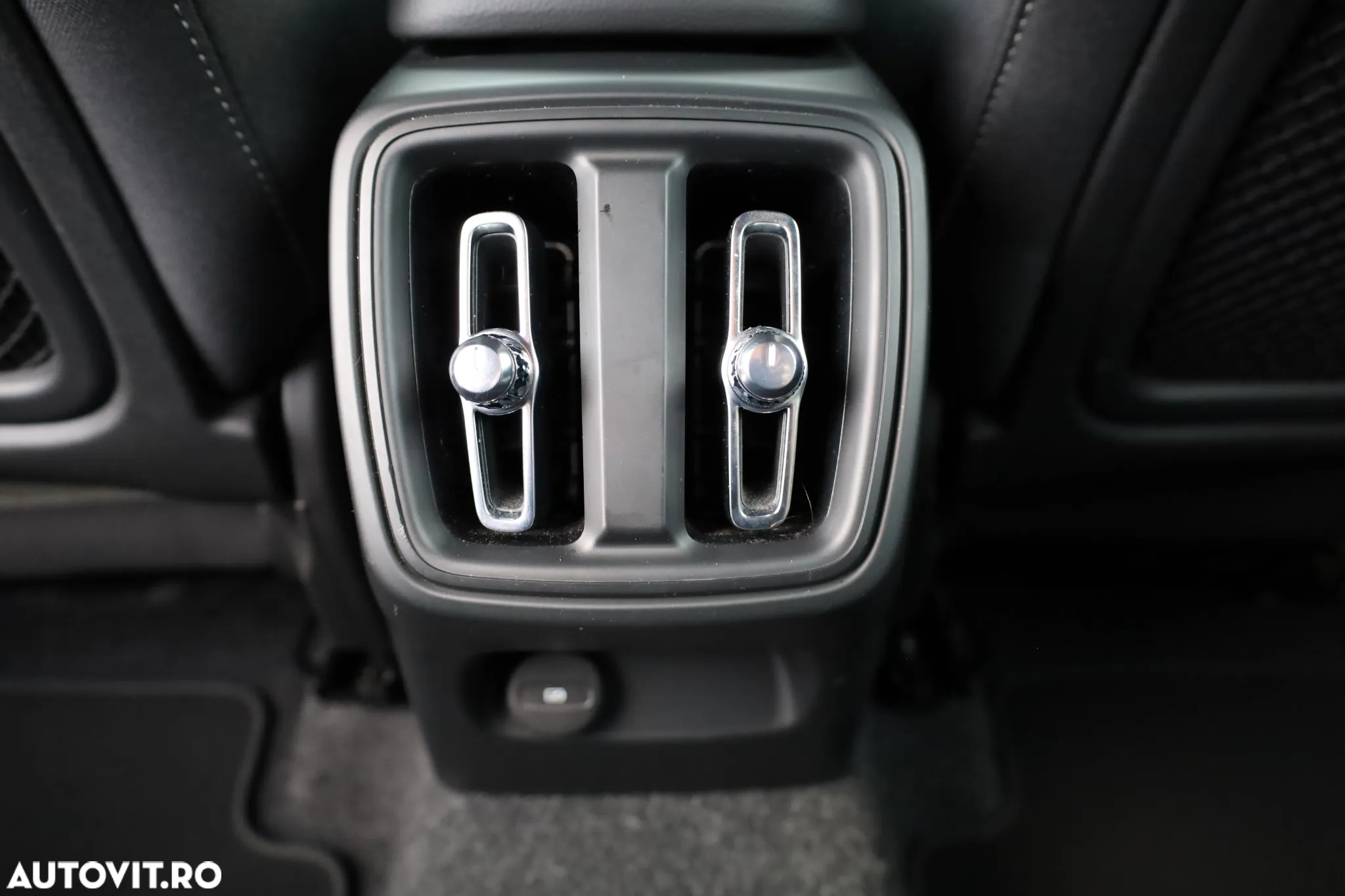 Volvo XC 40 T2 AT8 Momentum - 19