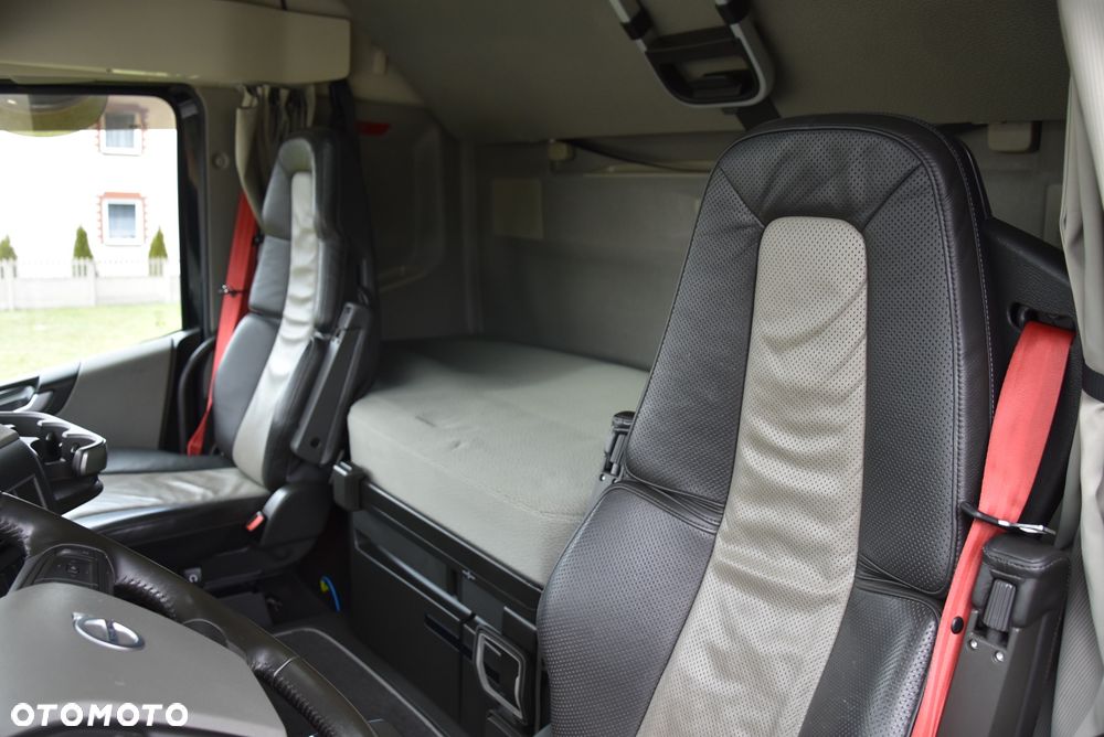 Volvo FH5 540 EURO6 / GLOBETROTTER XL / FULL-LED / KLIMA POSTOJOWA / NAWIGACJA / KAMERY / ALU FELGI / SKÓRY / CAŁY NA PODUSZKACH / TV / FULL OPCJA / STAN IDEALNY ! ! ! - 26