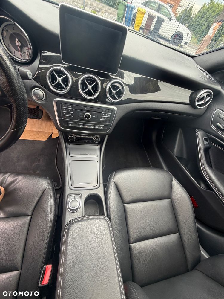 Mercedes-Benz CLA 250 4-Matic AMG Line - 12