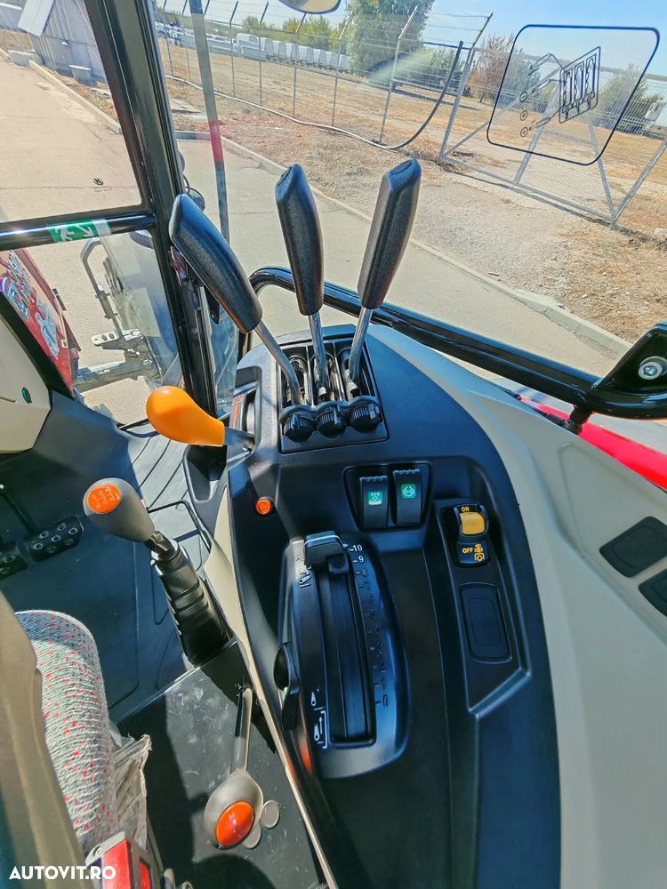 Massey Ferguson MF 5713M CAB ESSENTIAL 4x4  TRACTOR AGRICOL - 13