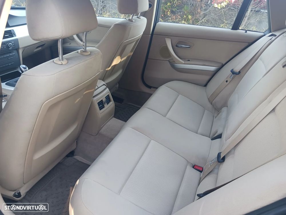 BMW 318 d Navigation - 28