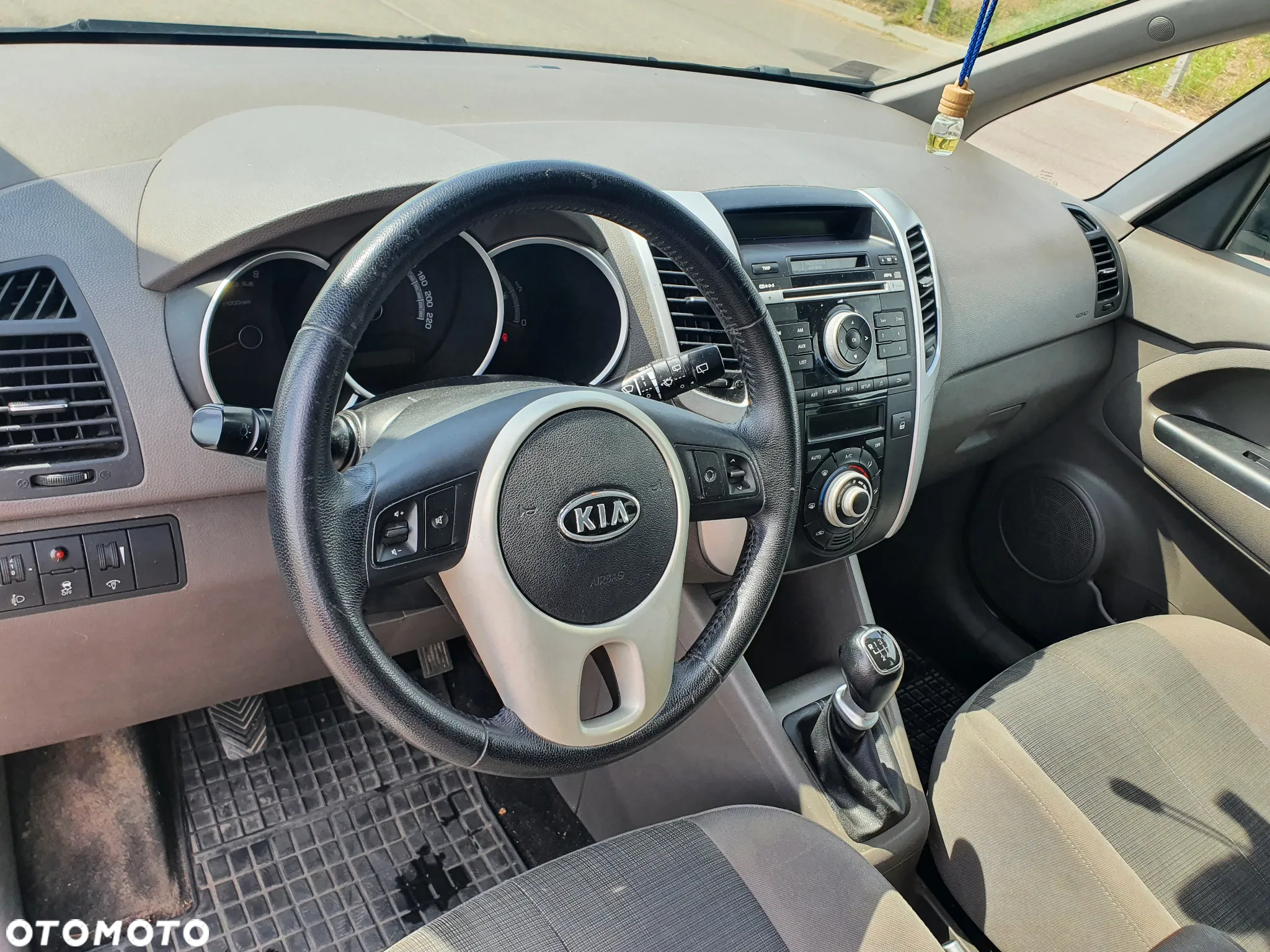 Kia Venga 1.6 L - 6