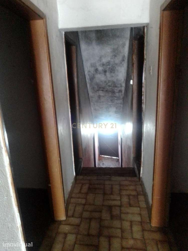 Moradia Terrea para remodelação com Terraço - Grande imagem: 3/7