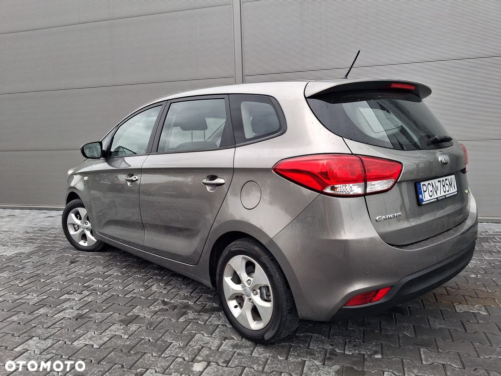 Kia Carens 1.7 CRDi M 7os EU6 - 4