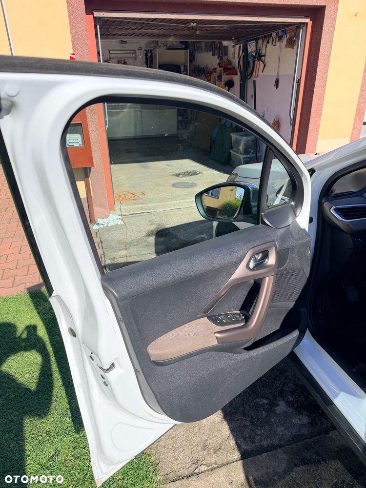 Peugeot 2008 e-HDi FAP 115 STOP & START Allure - 24