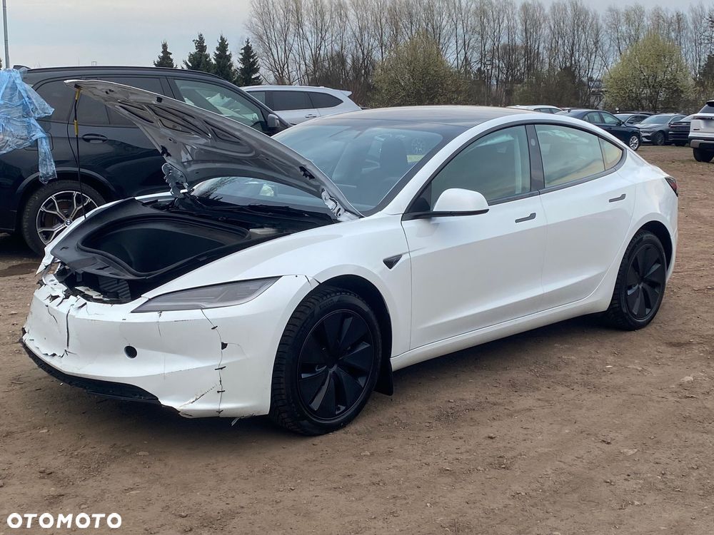 Tesla Model 3 - 3
