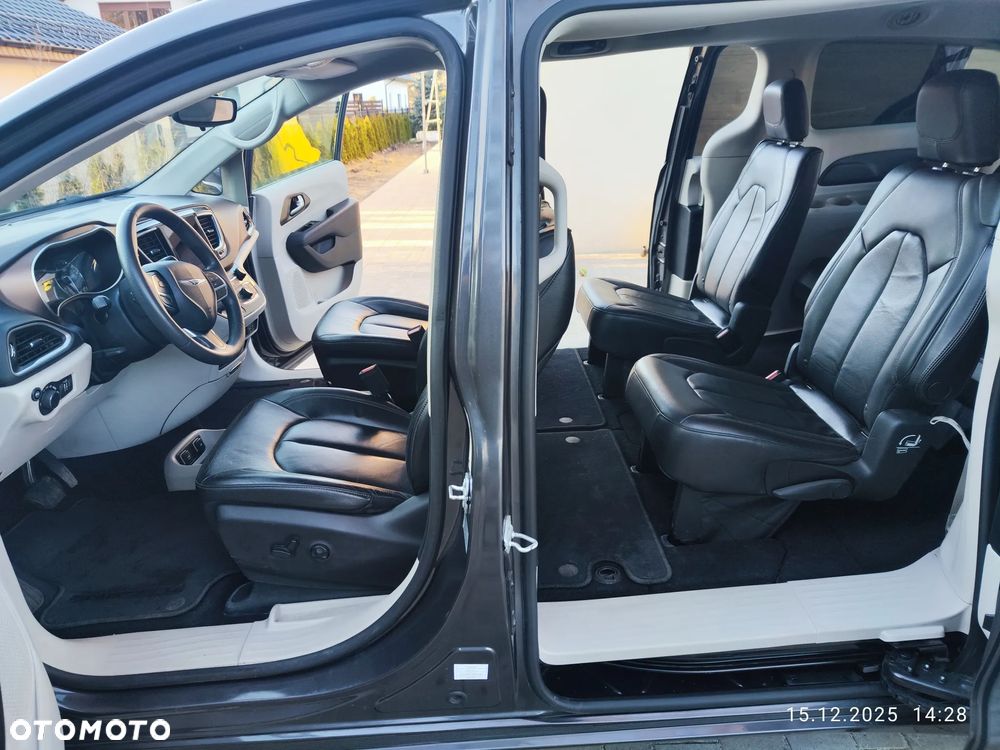 Chrysler Pacifica - 13