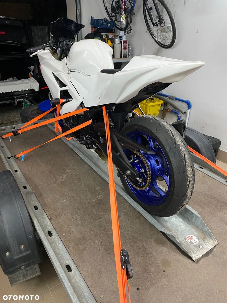 Yamaha R3 - 9
