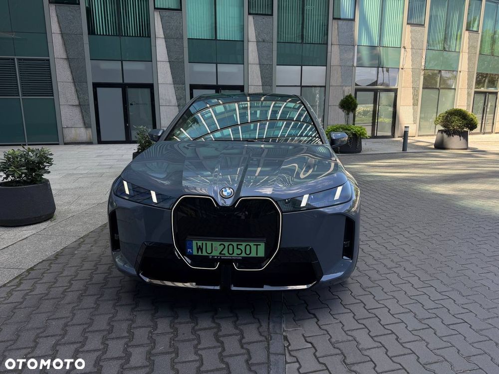 BMW iX - 2