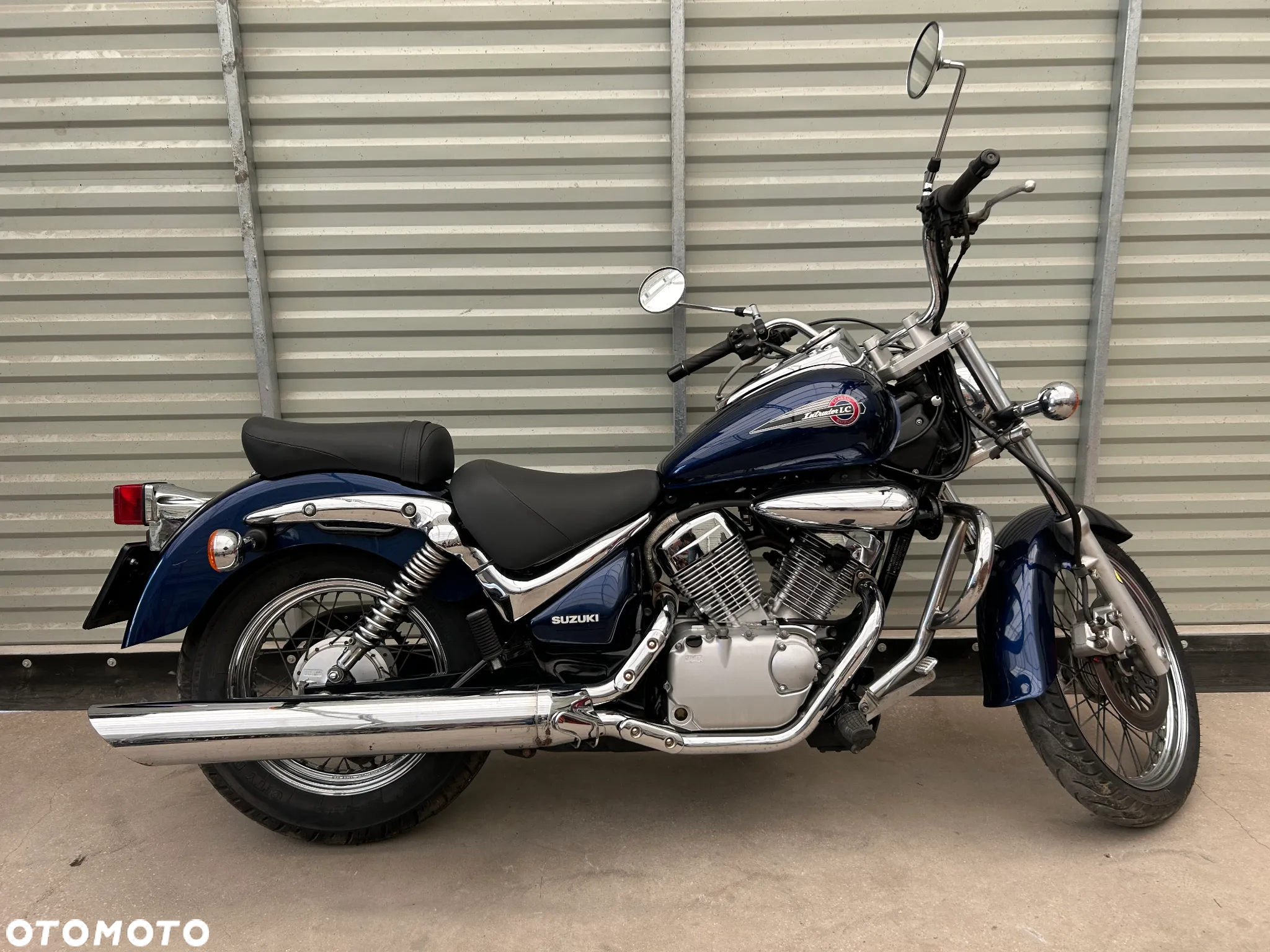 Suzuki Intruder - 12