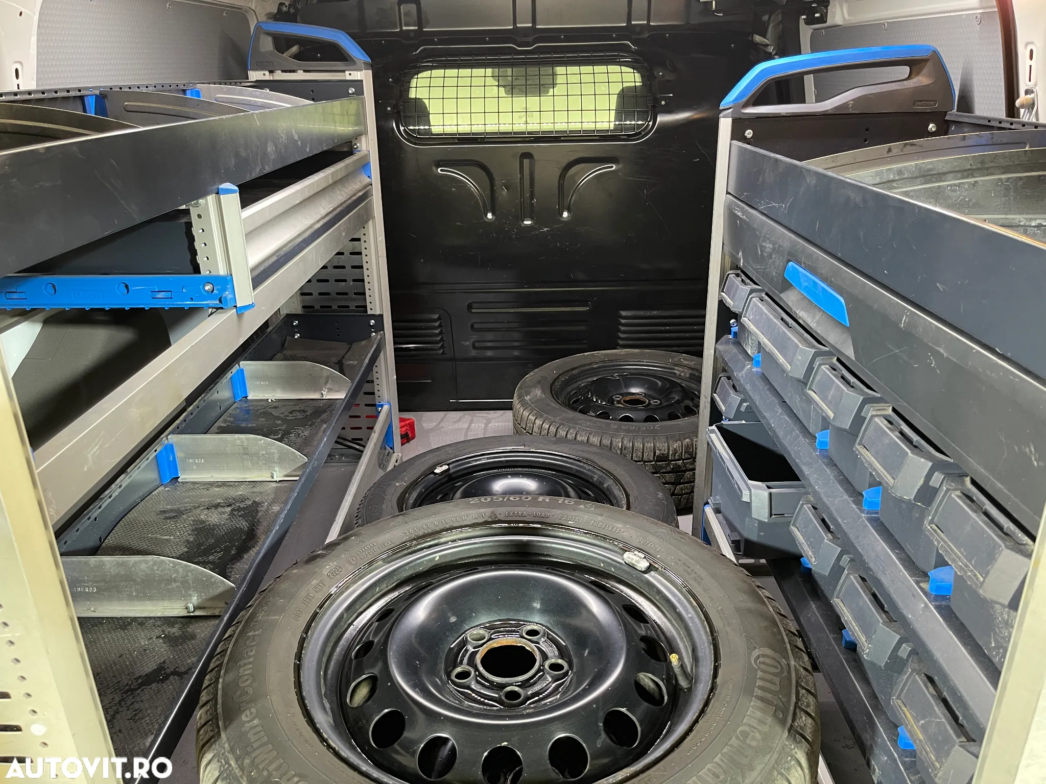 Ford Transit Connect - 9
