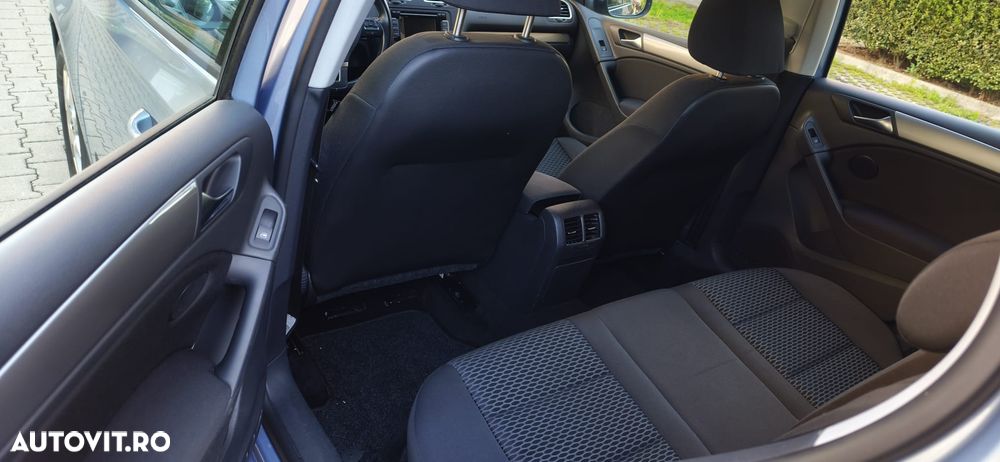 Volkswagen Golf - 8