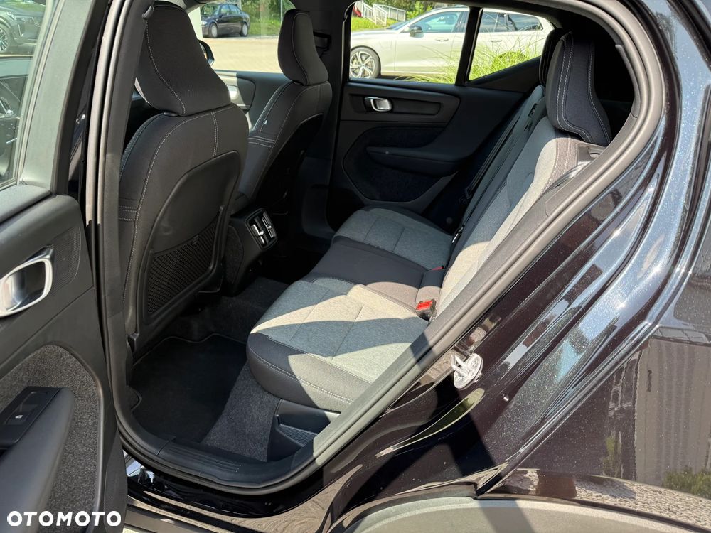 Volvo XC 40 B3 Plus Dark - 16