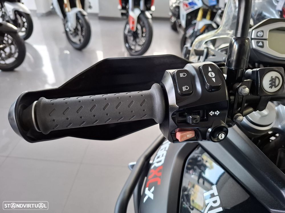 Triumph Tiger 800 XCx - 10