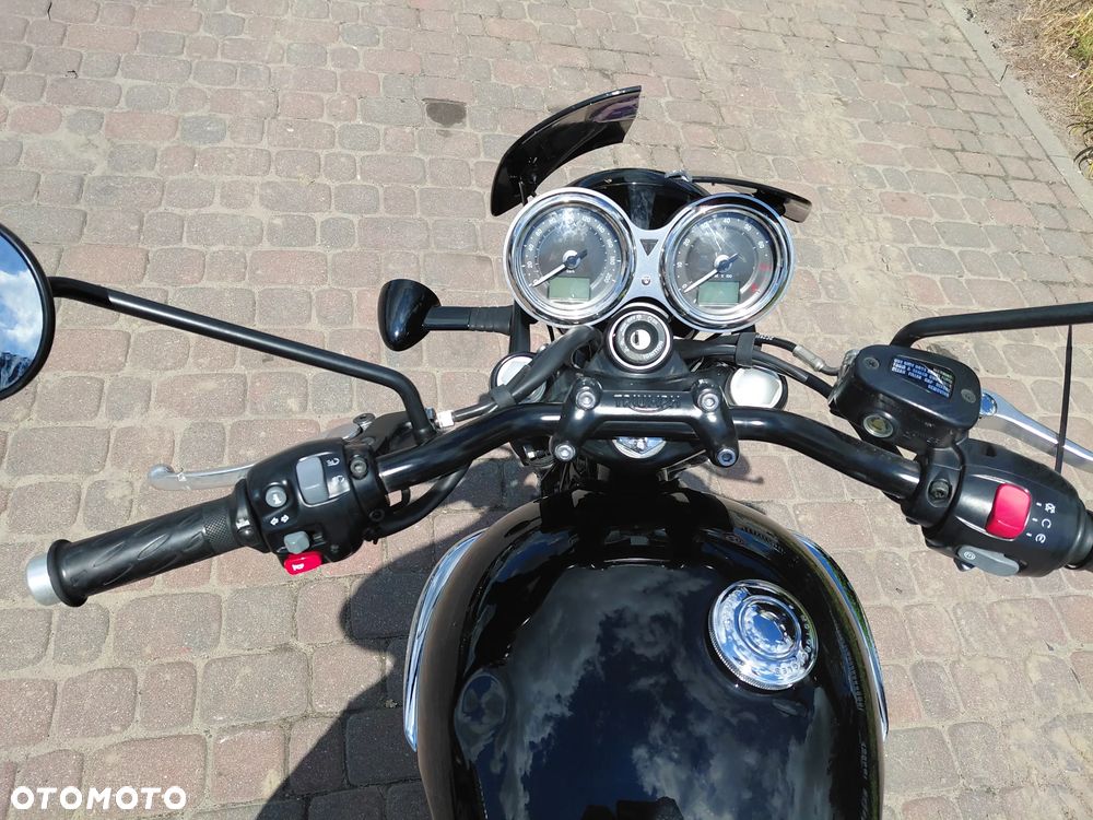 Triumph Bonneville - 9