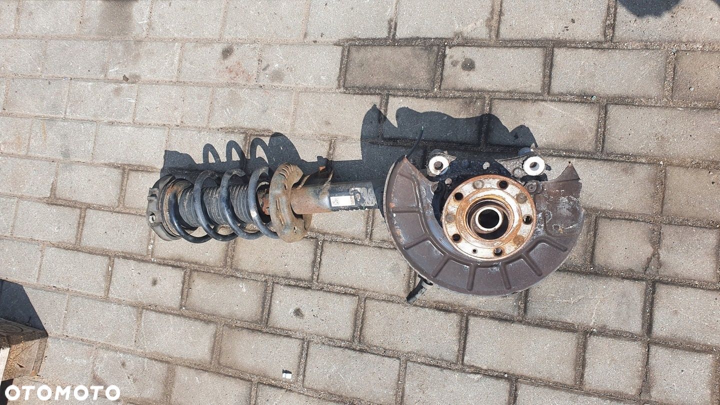 VW Sharan 7N II Zwrotnica Piasta Amortyzator Prawy - 1