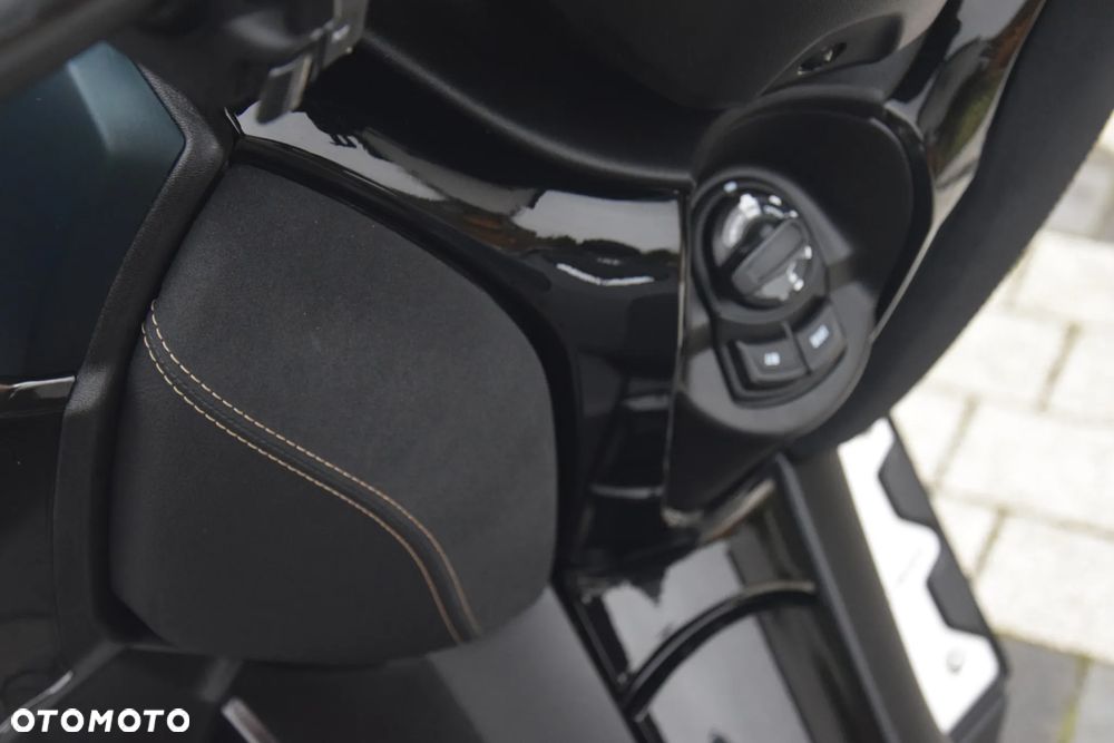 Yamaha X-max - 12