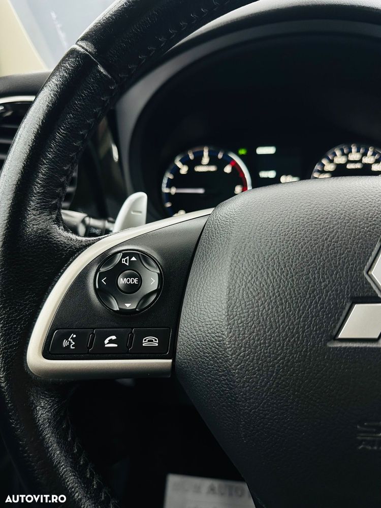 Mitsubishi Outlander 2.2 DI-D 4WD Automatik Diamant Edition - 30