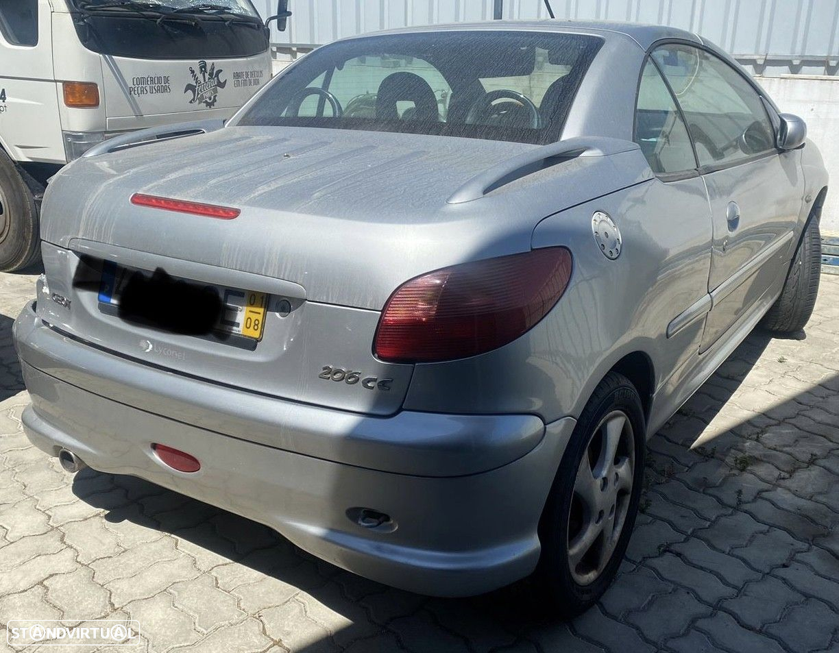 Peugeot 206 CC 1.6 i de 2003 disponível para peças - 3