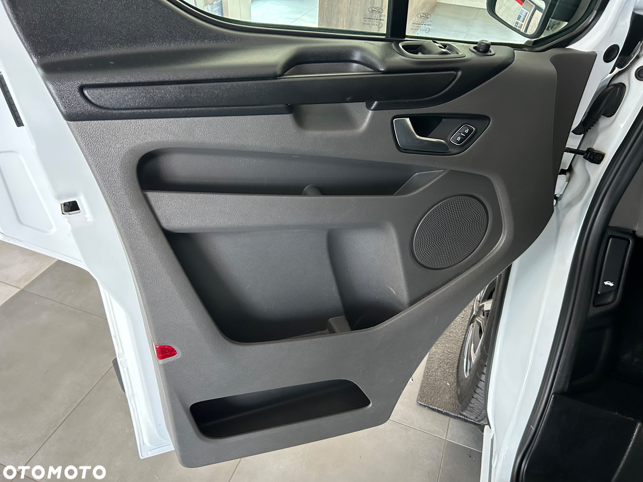Ford Transit Custom 320 L1H2 VA Trend Nugget - 18