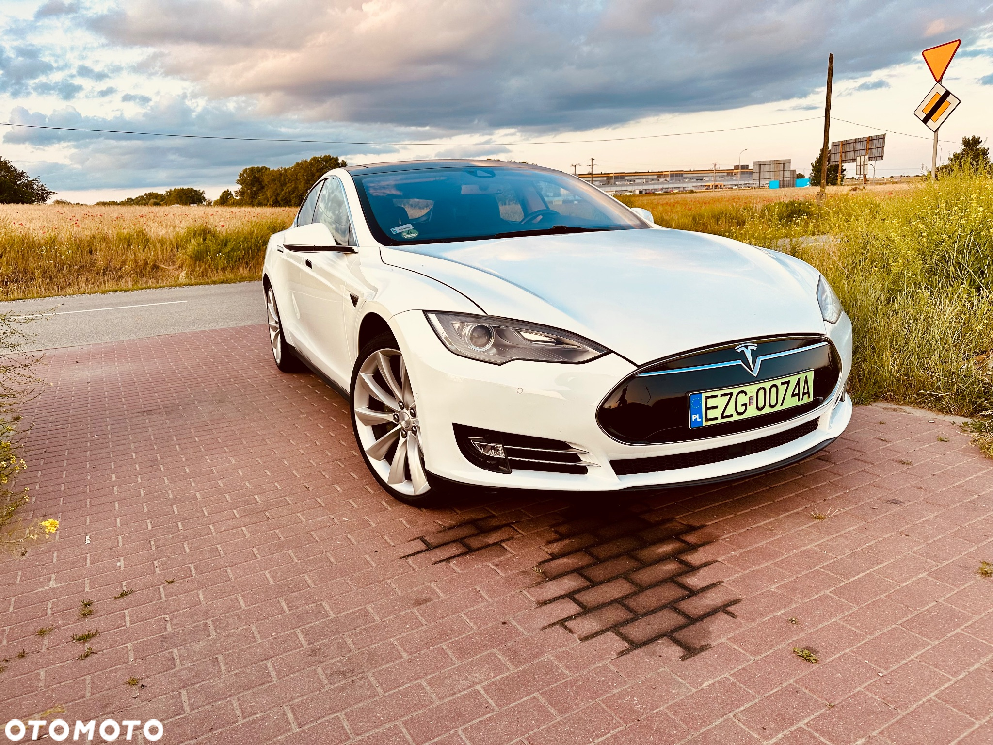 Tesla Model S Standard - 2