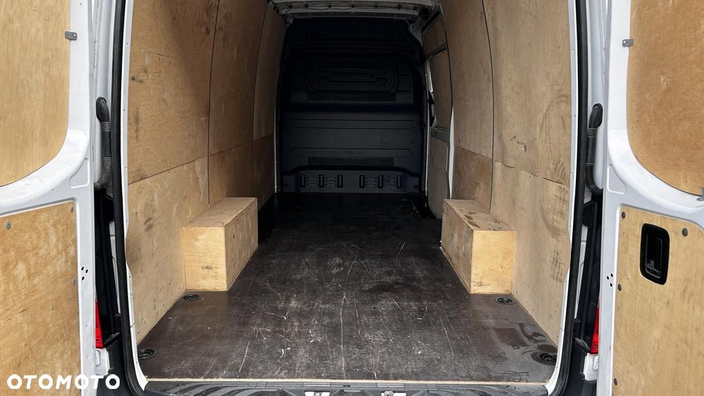 Mercedes-Benz Sprinter - 10