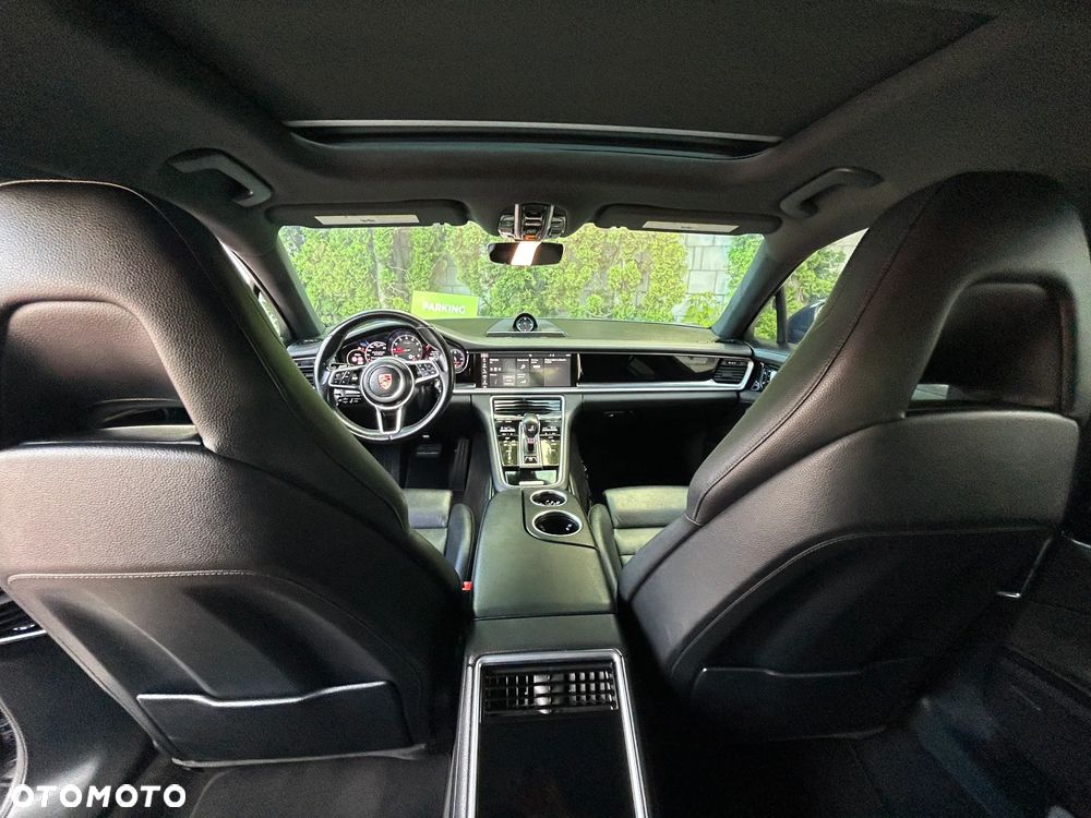 Porsche Panamera 4 - 29