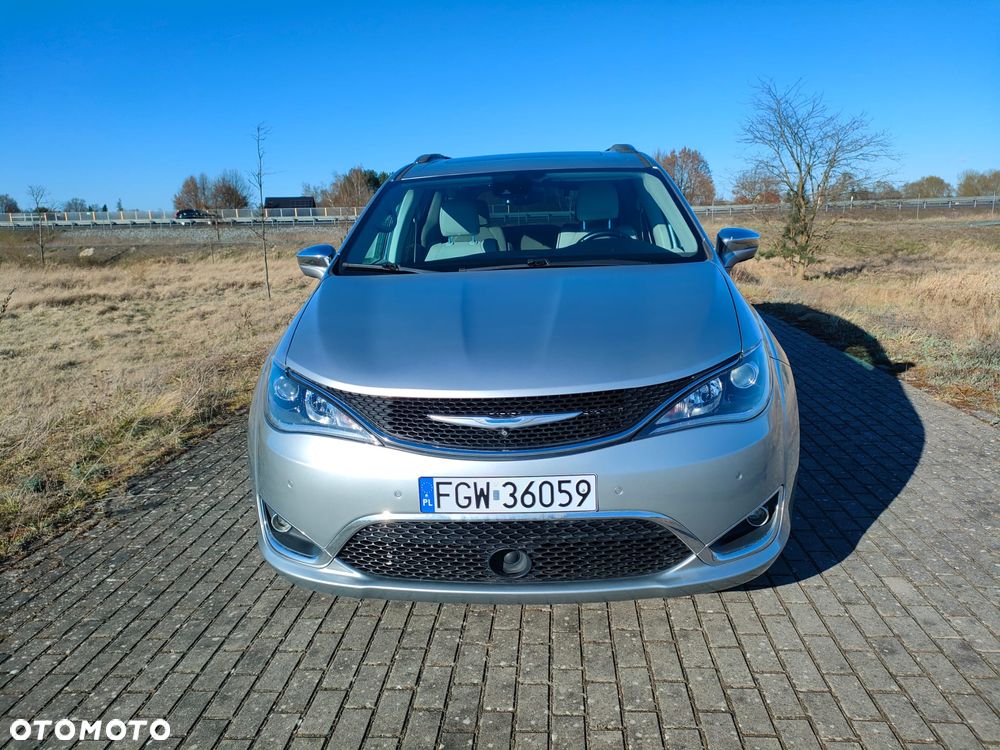 Chrysler Pacifica - 4