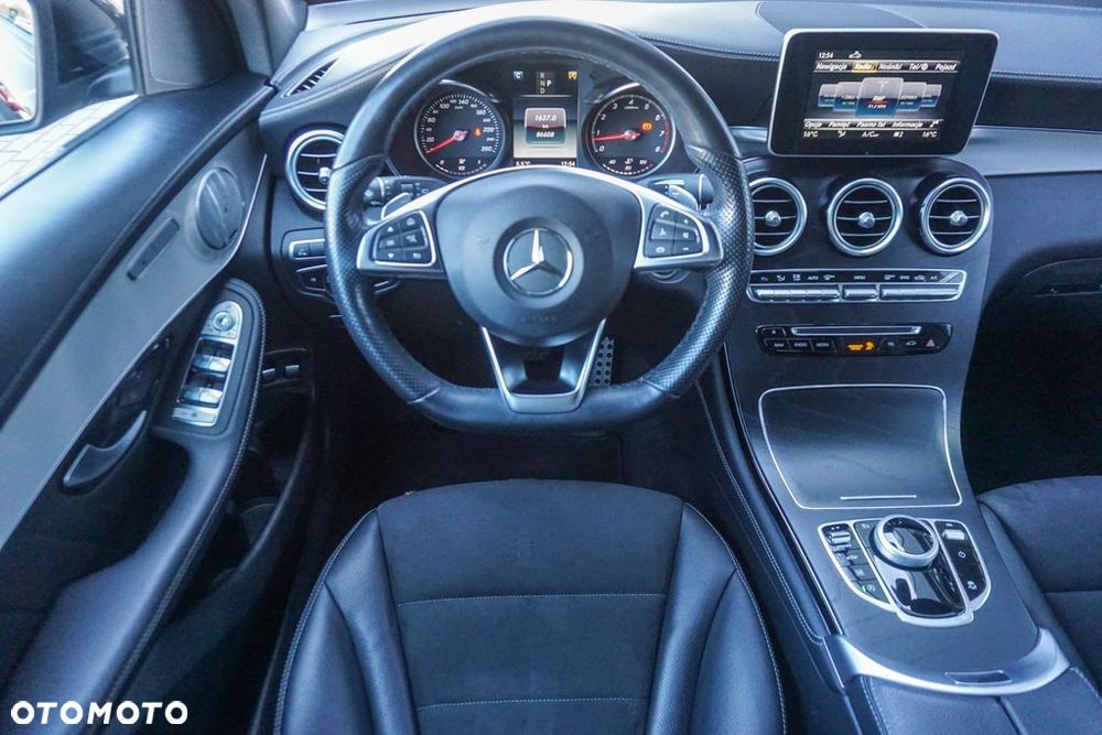 Mercedes-Benz GLC 250 4Matic 9G-TRONIC AMG Line - 13