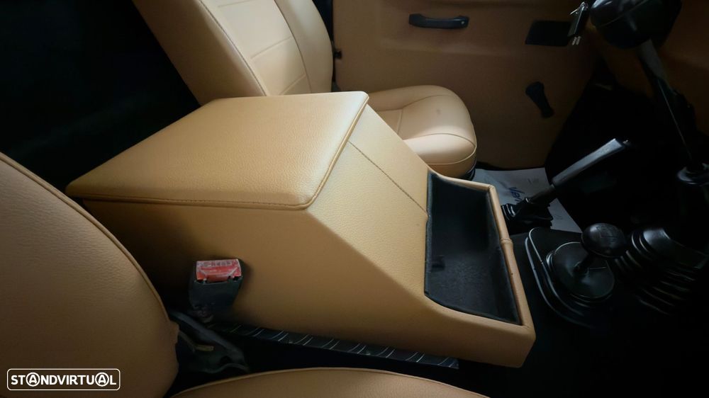 Land Rover Defender - 22