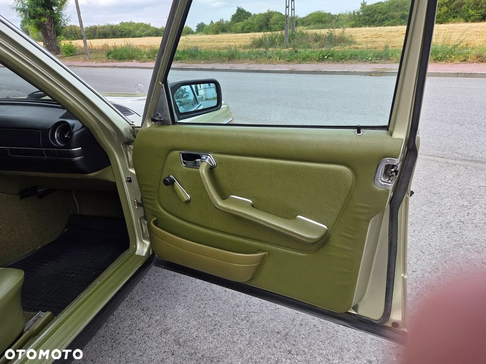 Mercedes-Benz W123 - 17