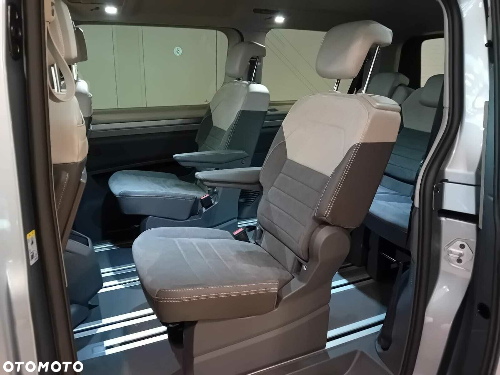 Volkswagen Multivan - 13