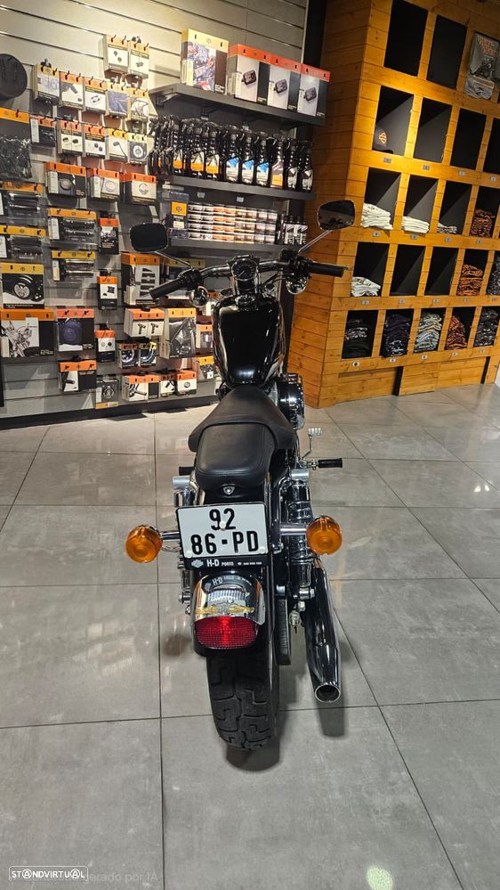 Harley-Davidson 883 Custom - 7