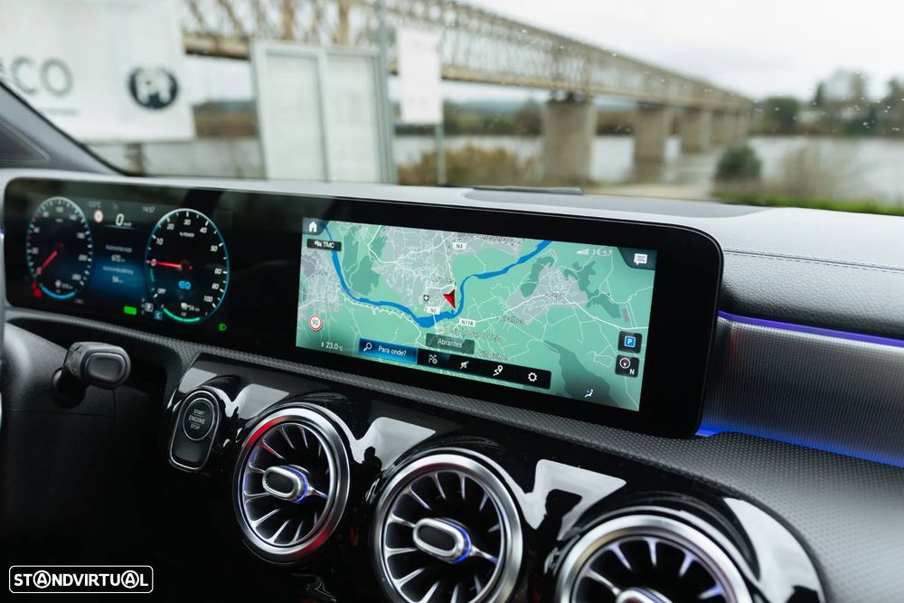 Mercedes-Benz A 250 e 8G-DCT AMG Line - 5