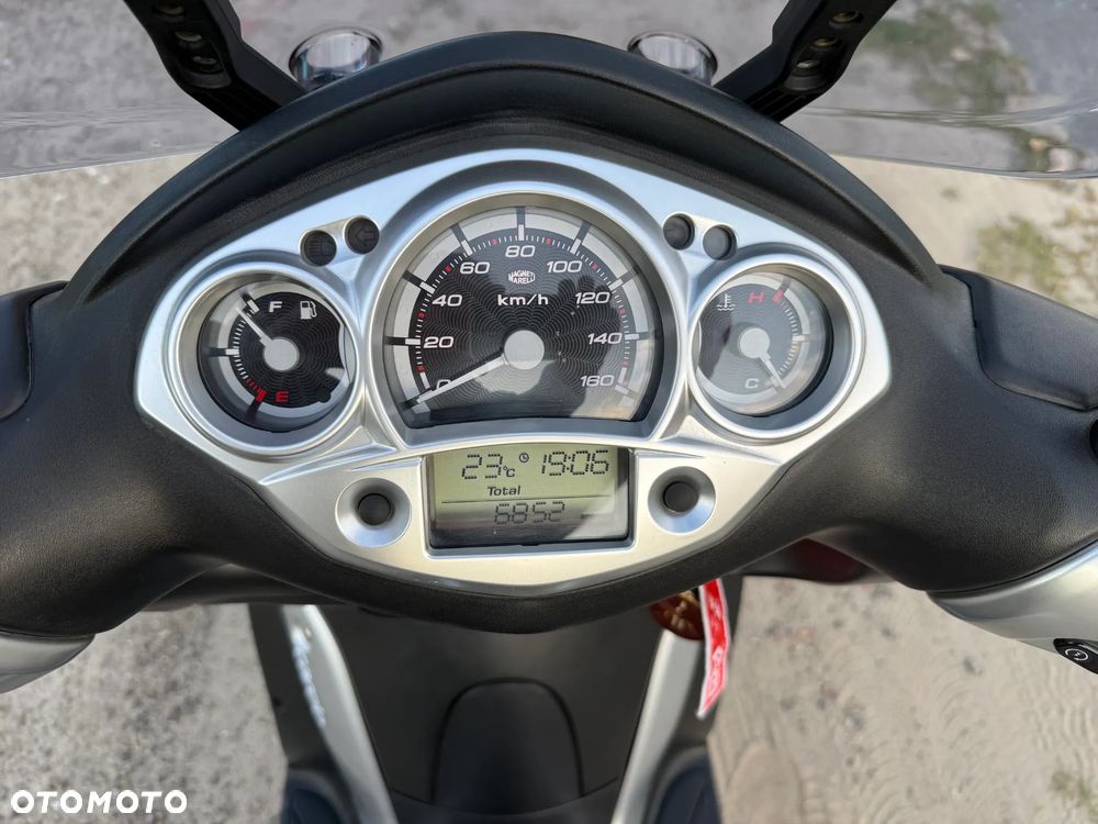 Yamaha X-max - 7