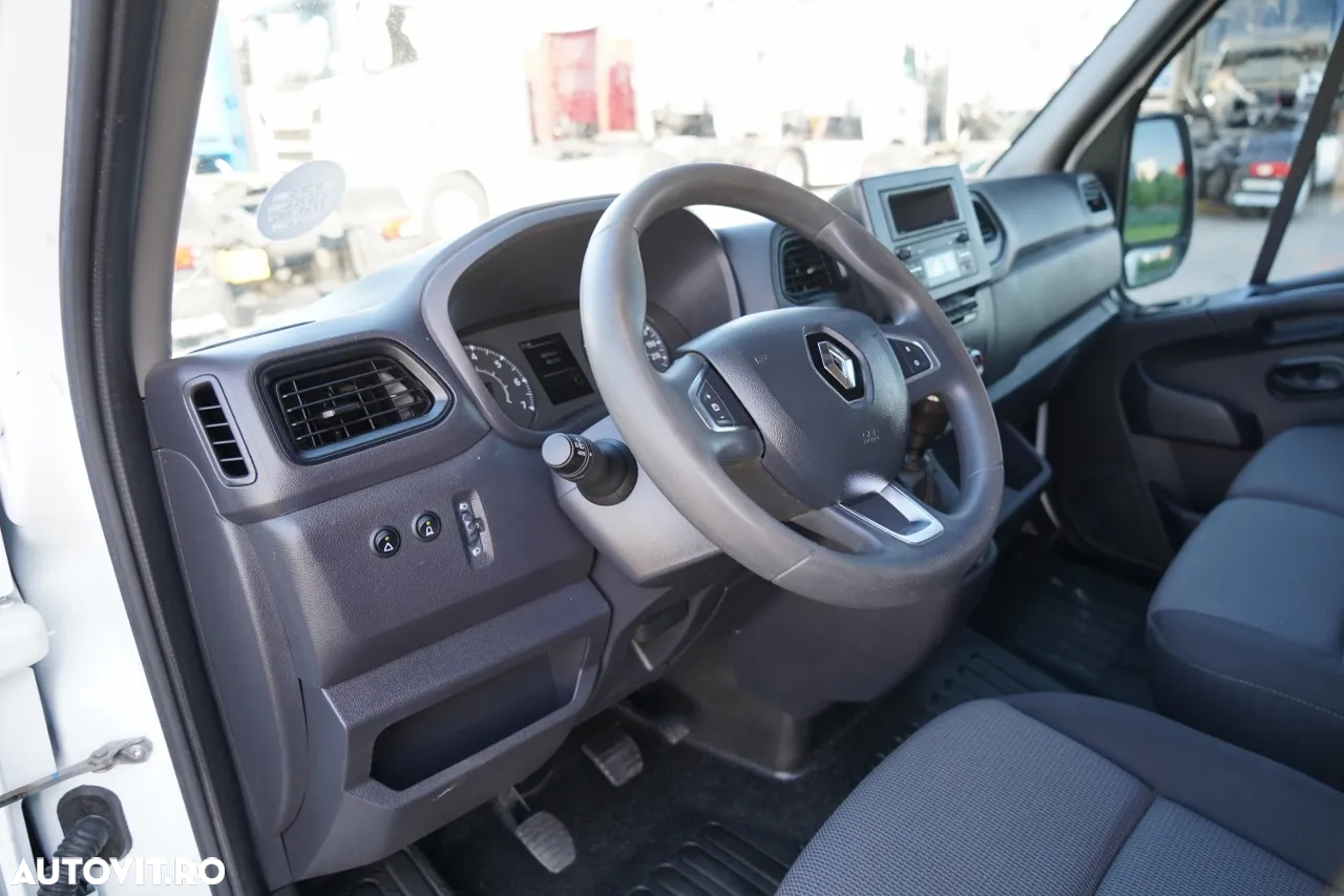 Renault MASTER / BLASZAK / PANEL / MANUAL / CARCASĂ DE REMORCARE / 2022 - 26