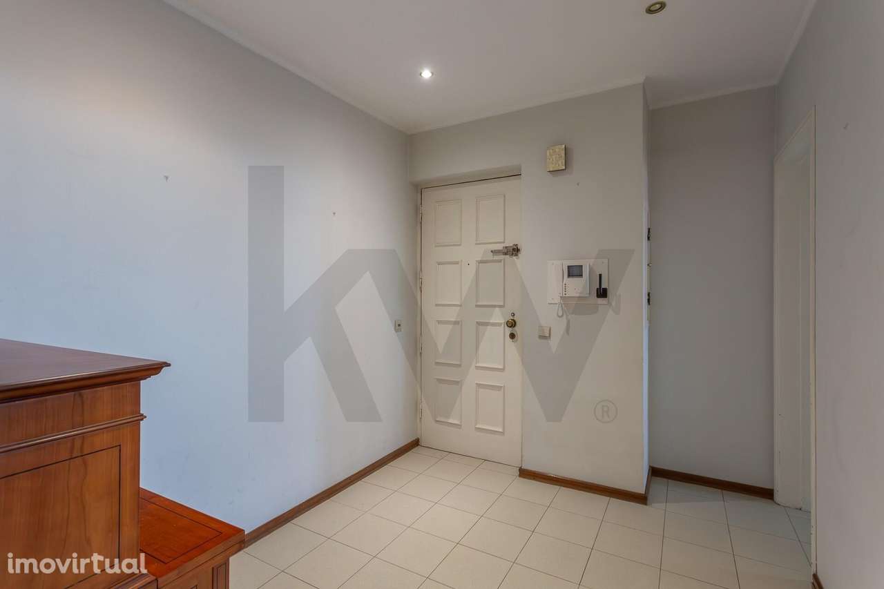 O seu novo lar no alto de Nova Oeiras — T3 com Vista Mar e Serra - Grande imagem: 4/43