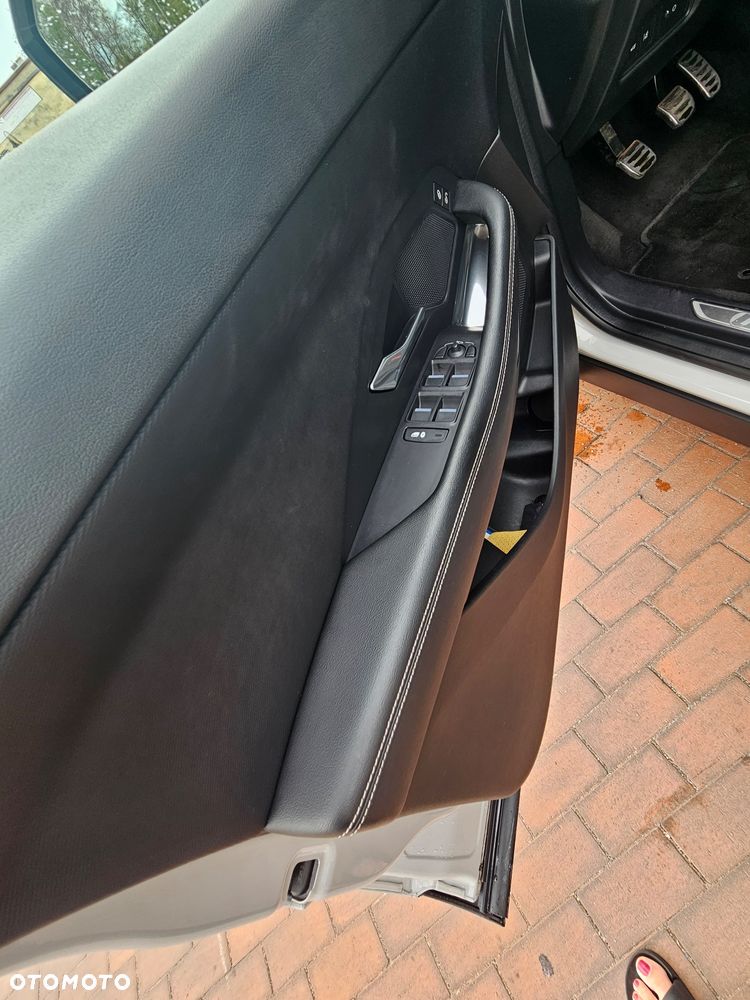 Jaguar E-Pace 2.0 i4D AWD R-Dynamic - 26