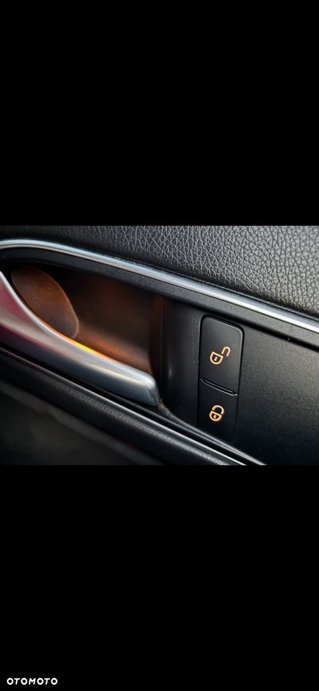 Mercedes-Benz GLA 200 7G-DCT AMG Line - 25