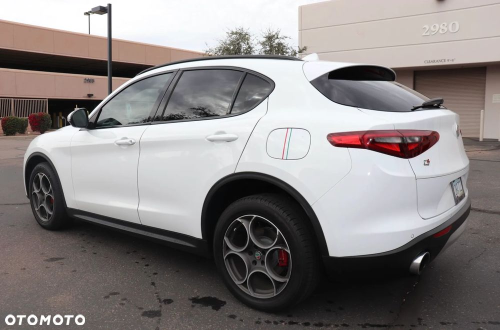 Alfa Romeo Stelvio - 2