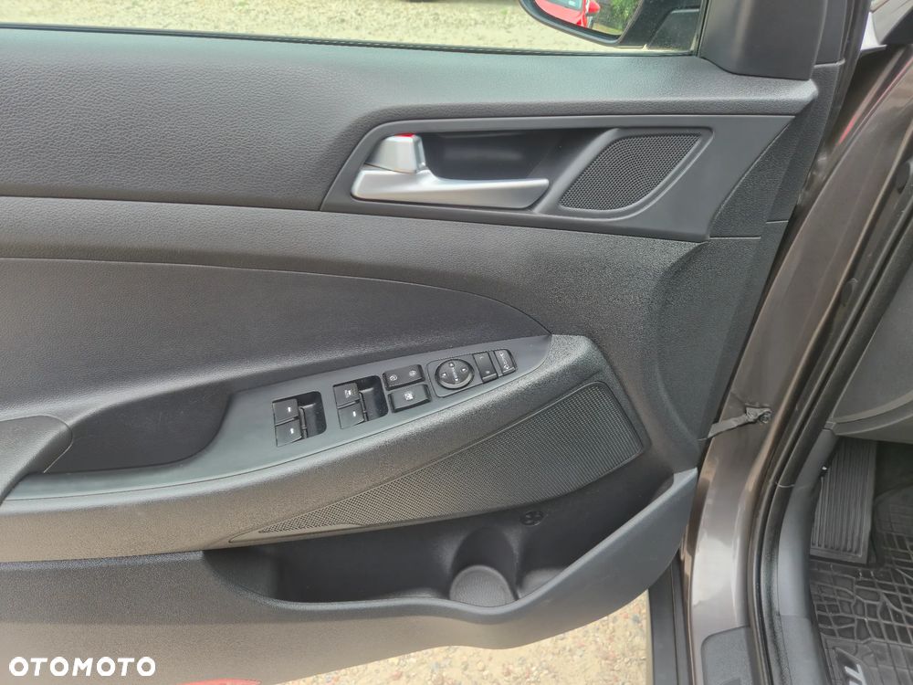 Hyundai Tucson 1.7 CRDI BlueDrive Style 2WD - 21