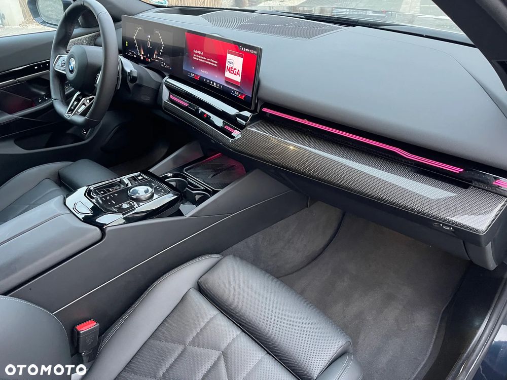 BMW Seria 5 540d xDrive mHEV - 22