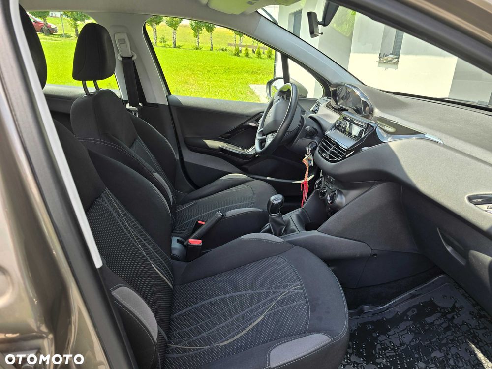 Peugeot 208 - 3