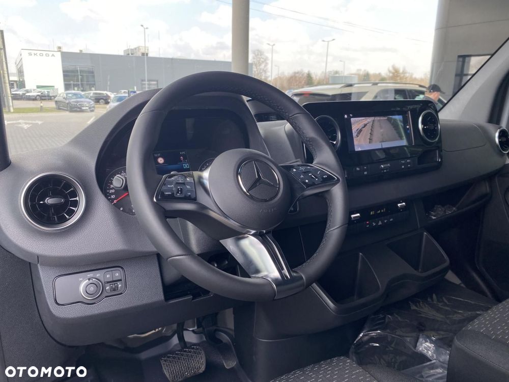 Mercedes-Benz Sprinter - 9