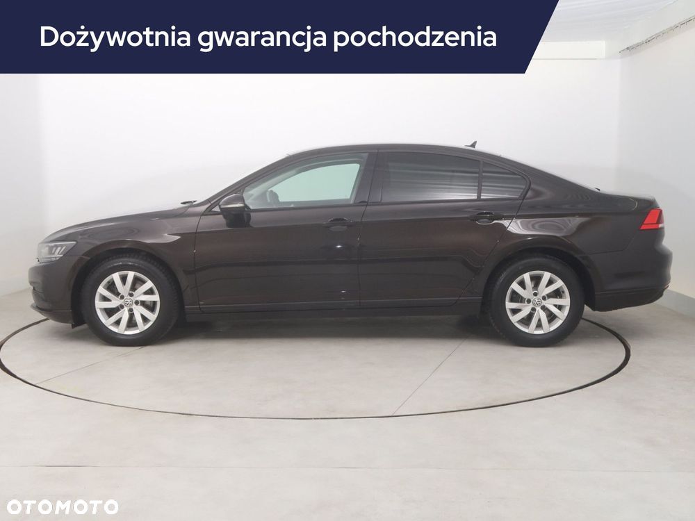 Volkswagen Passat - 4