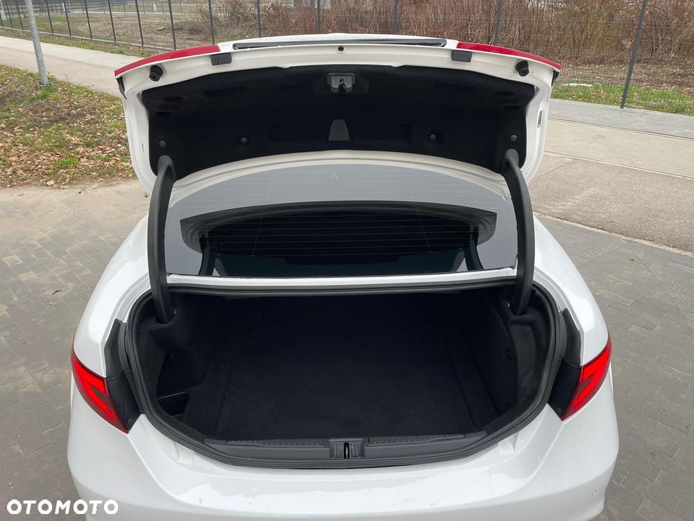 Alfa Romeo Giulia 2.0 Turbo 16V AT8 Veloce - 11