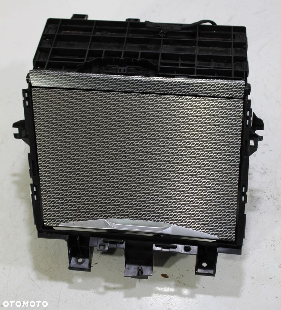 SCHOWEK CUP HOLDERY BMW G20 6832065 Z ŁADOWANIEM INDUKCYJNYM CH