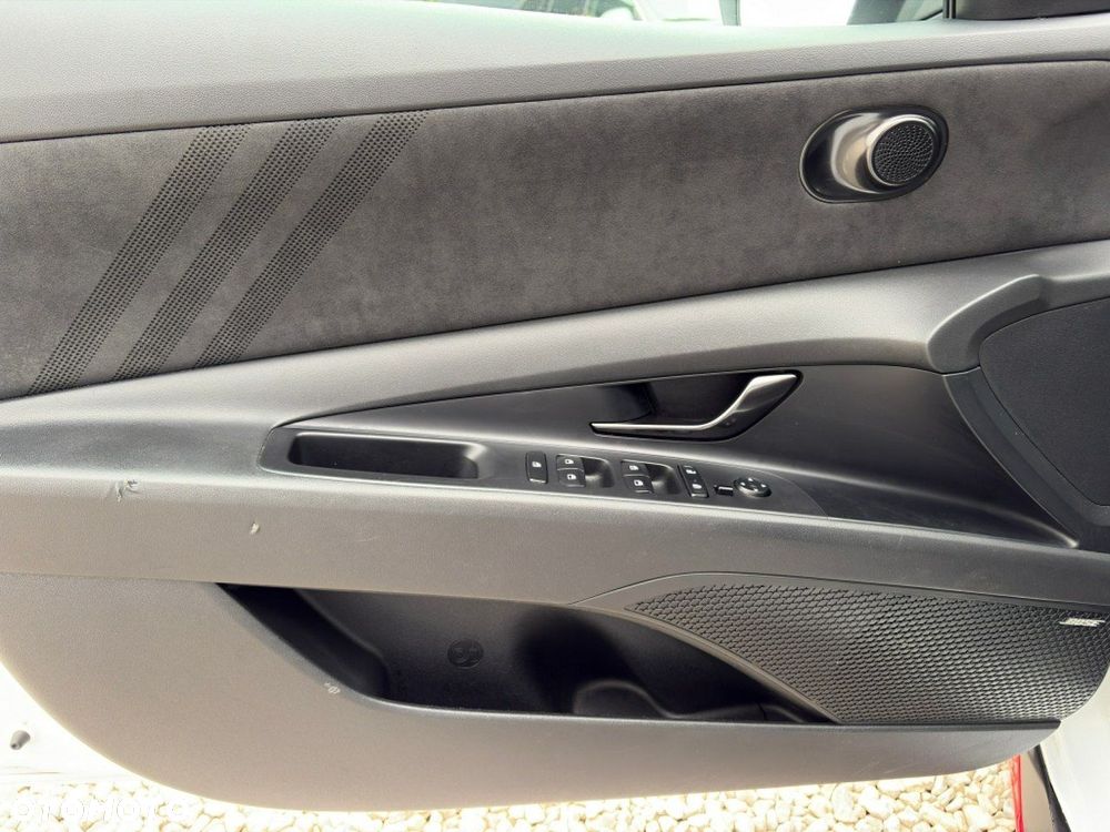 Hyundai Elantra - 14