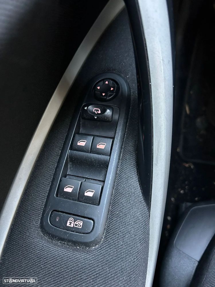 Citroën C5 Tourer e-HDi 115 EGS6 FAP Business Class - 17