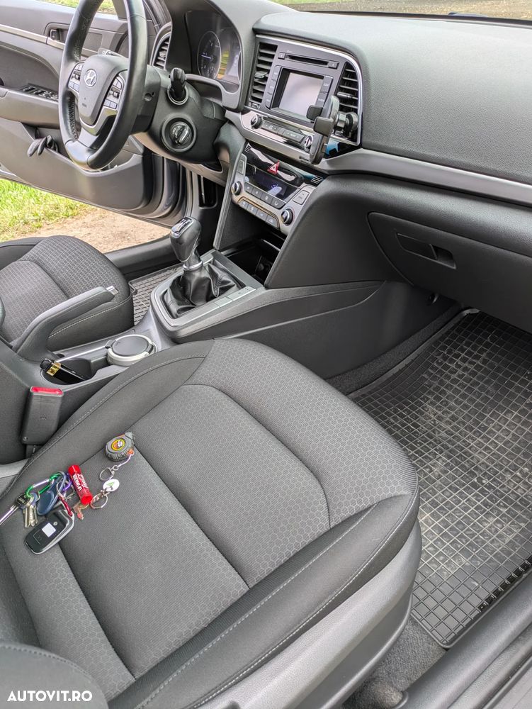 Hyundai Elantra 1.6 CRDI Highway - 14